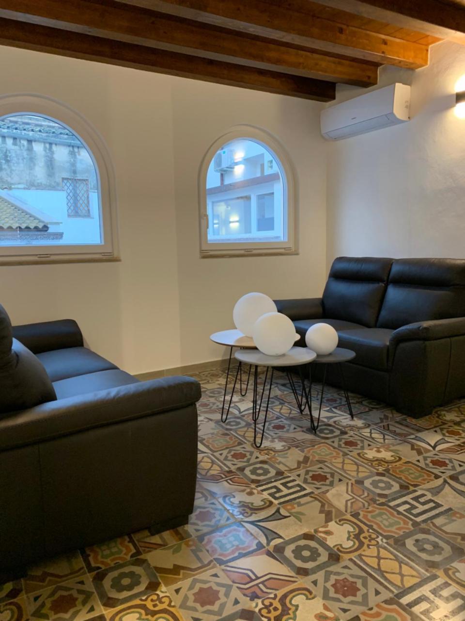 Le Maestranze Deluxe Rooms Sciacca Bagian luar foto