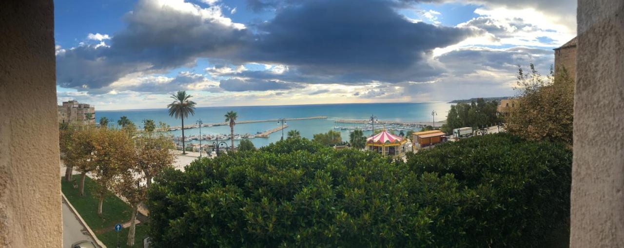 Le Maestranze Deluxe Rooms Sciacca Bagian luar foto